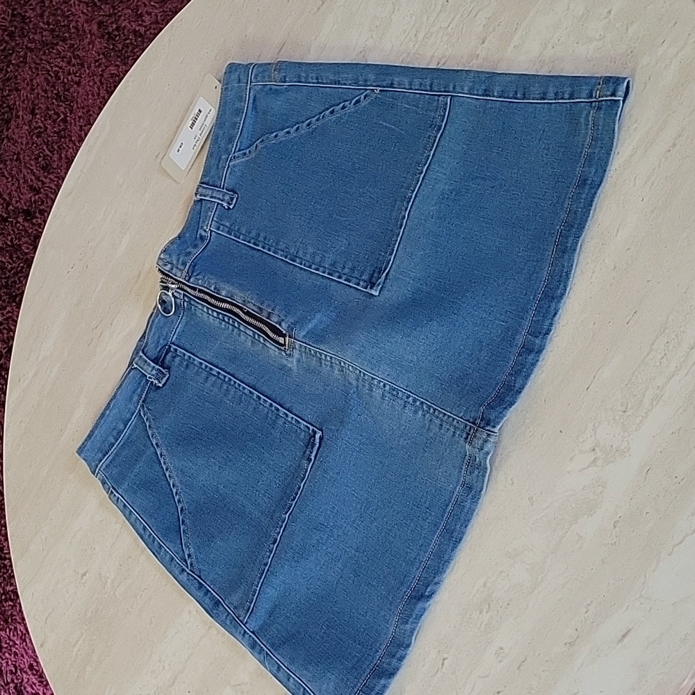 Newbury Kustom Denim skirt with zip front. size L  NWT